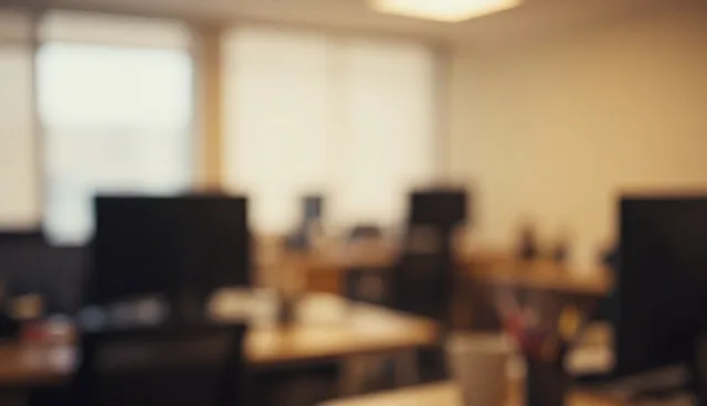 定制化软件开发中团队选择与性能影响的对比分析